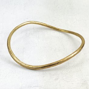Organic guld armring med svung