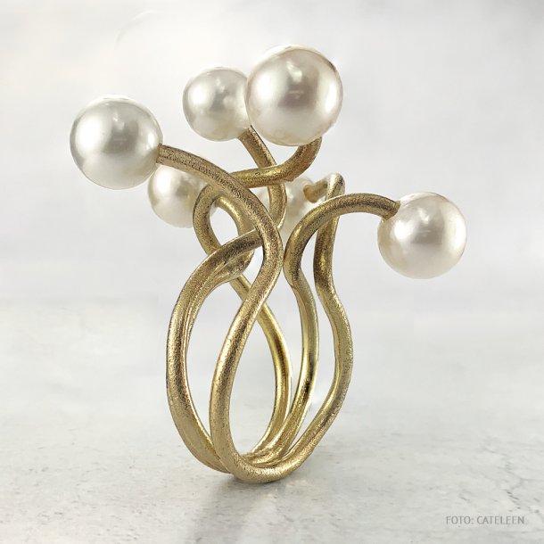 Medusa ring med hvide perler
