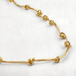 Guld halskde med bevgelige led