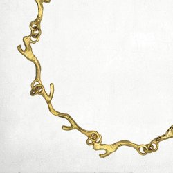 Halskde af guld grene