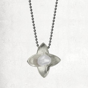 Halskde med slv stjerneblomst med perle