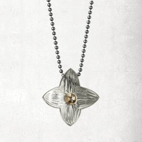 Halskde med slv stjerneblomst med guld kugle