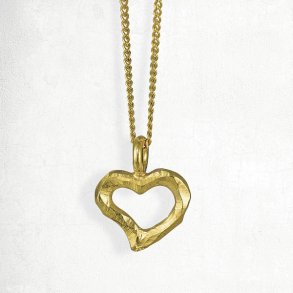 Organisk formet guld hjerte vedhng med rustik overflade