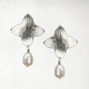 Stjerneblomst reringe med hvid perle