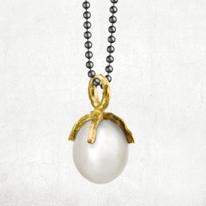 Halskde med organic sken/greb med hvid ferskvandsperle